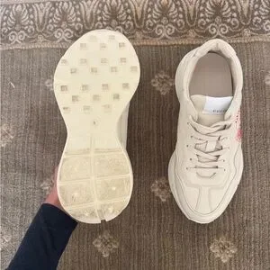 Gucci | Shoes | Gucci Cream Sneakers With Red Emblem Worn  display picture 3